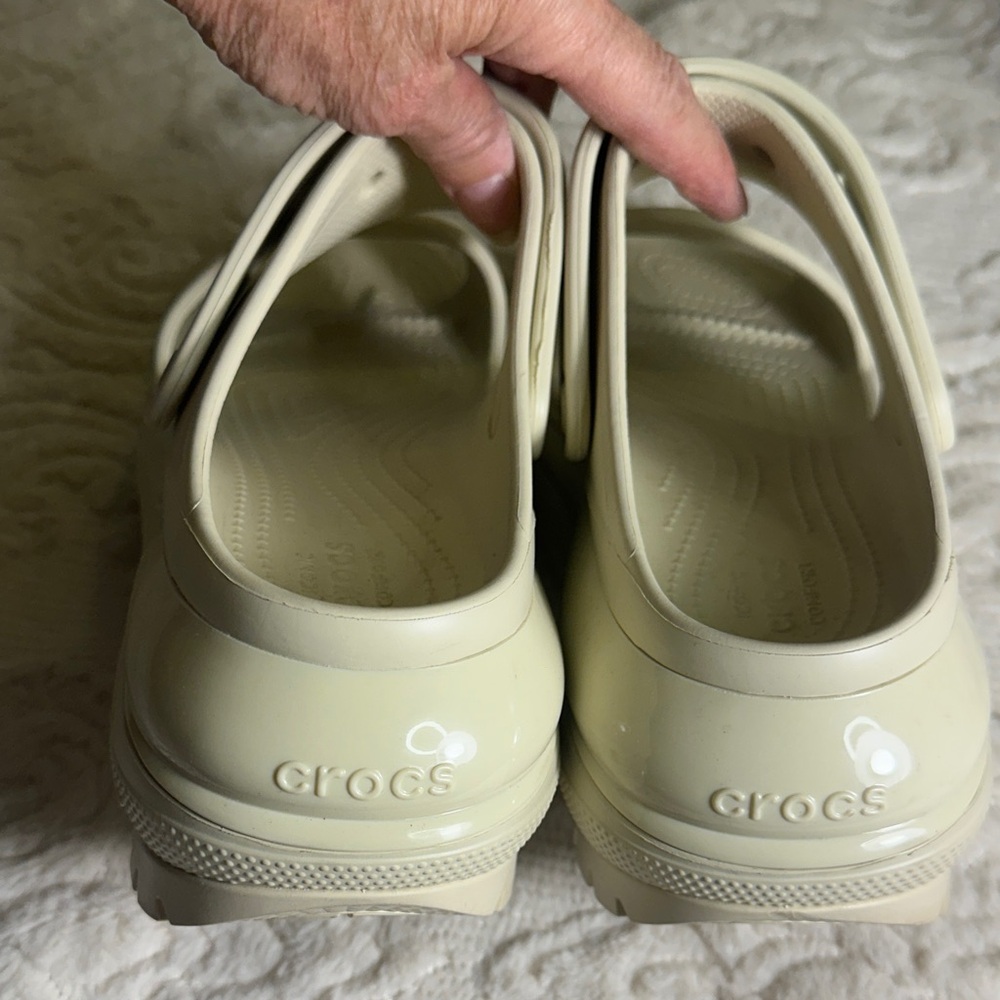 CROCS Iconic Comfort platform unisex Cream Mules - Picture 3 of 8